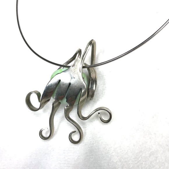 Silver plated octopus hand made necklace Gorgeous - Picture 4 of 12